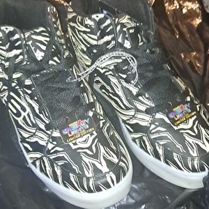 Skechers Tennis Shoes